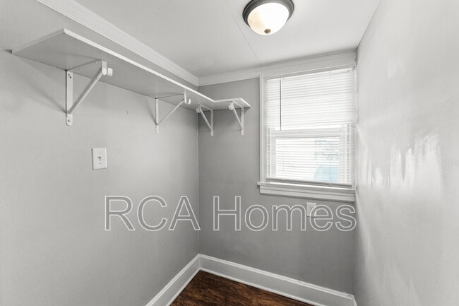 property at 528 E Raymond St