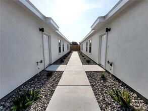 7107 N 59th Ln, Unit 4 in McAllen, TX - Building Photo - Building Photo