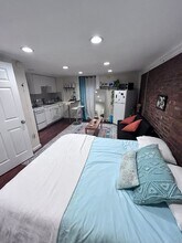 26 Linden Pl, Unit B1 in Brookline, MA - Building Photo - Building Photo