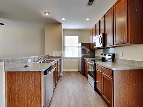 225 Two Forts Rd in Moncks Corner, SC - Foto de edificio - Building Photo