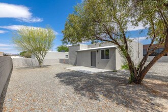 948 E Waverly St in Tucson, AZ - Foto de edificio - Building Photo