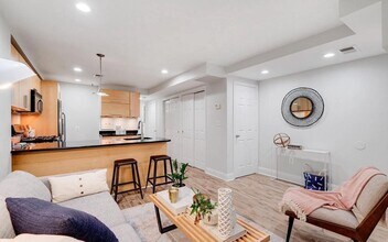 1826 N Capitol St NW, Unit #1 in Washington, DC - Foto de edificio - Building Photo