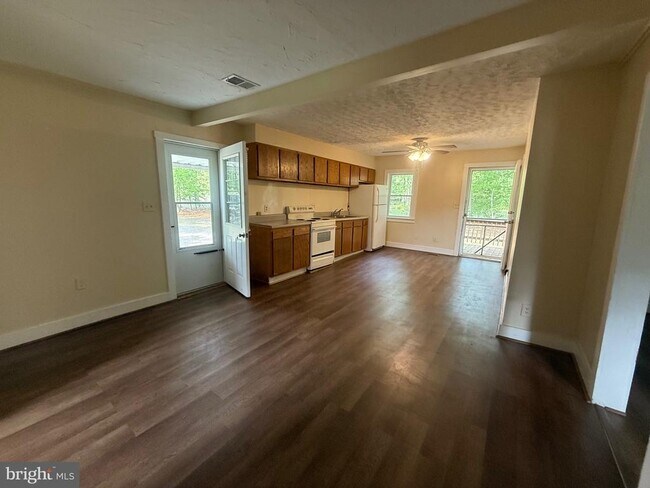 6565 S Spotswood Trail in Gordonsville, VA - Building Photo - Building Photo