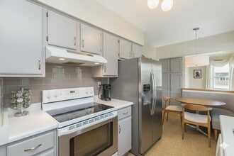 8183 Strathearn Av in Burnaby, BC - Building Photo - Building Photo