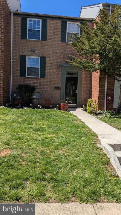 10 Crotona Ct in Timonium, MD - Building Photo