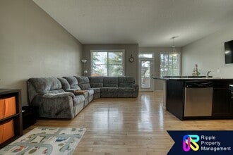 140 Everridge Garden SW in Calgary, AB - Building Photo - Building Photo