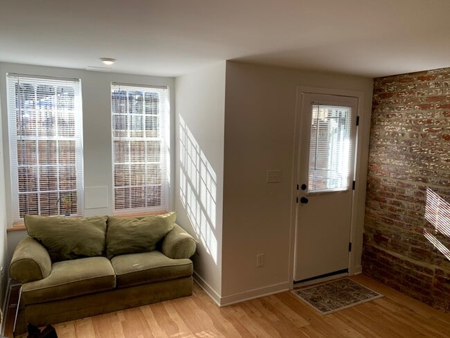 660 E St NE in Washington, DC - Foto de edificio - Building Photo