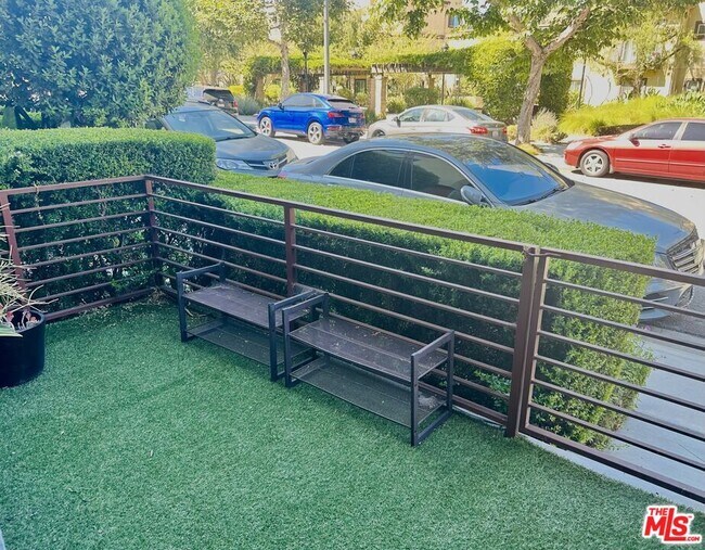 2581 Arvia St in Los Angeles, CA - Building Photo - Building Photo