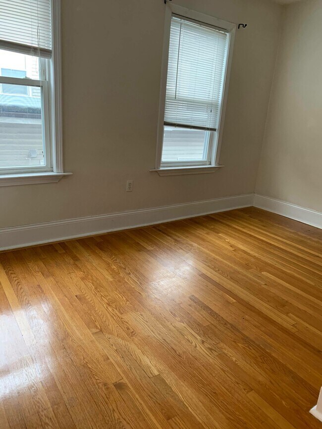 23 Aspinwall Ave, Unit 4