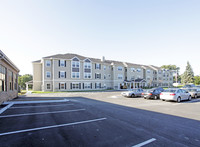 Oakwood Manor Senior Living in Eastpointe, MI - Foto de edificio - Building Photo