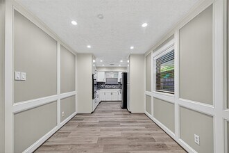 8123 Edgemoor Dr in Houston, TX - Building Photo - Building Photo