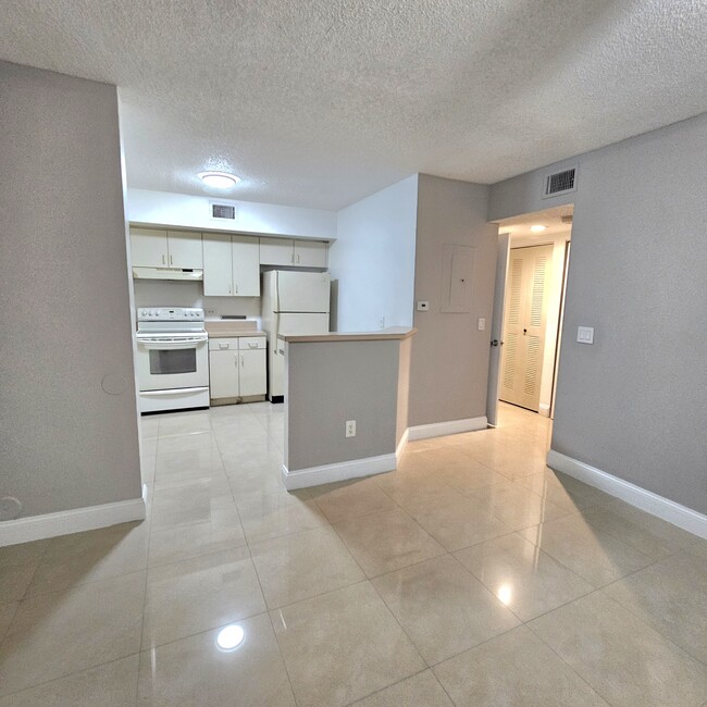 3600 N 56th Ave, Unit 105 in Hollywood, FL - Building Photo - Building Photo