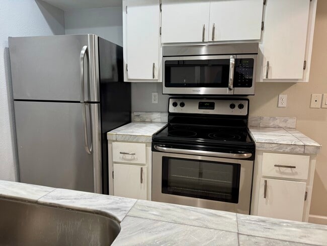 4554 E Paradise Village Pky N, Unit 4554 in Phoenix, AZ - Building Photo - Building Photo
