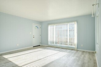 1868 Ebers St in San Diego, CA - Building Photo - Building Photo