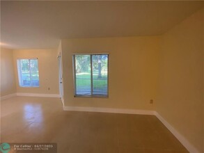2485 NW 33rd St in Oakland Park, FL - Building Photo - Building Photo
