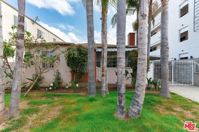 4360 McLaughlin Ave in Los Angeles, CA - Building Photo - Building Photo