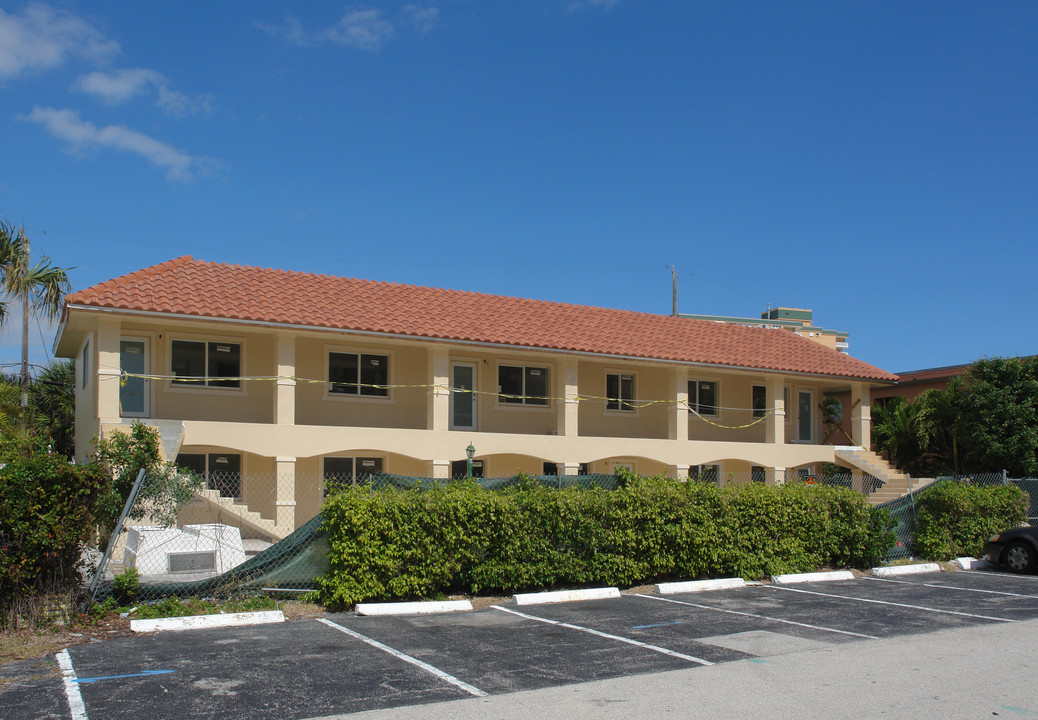 Ocean Breeze Apartments in Pompano Beach, FL - Building Photo