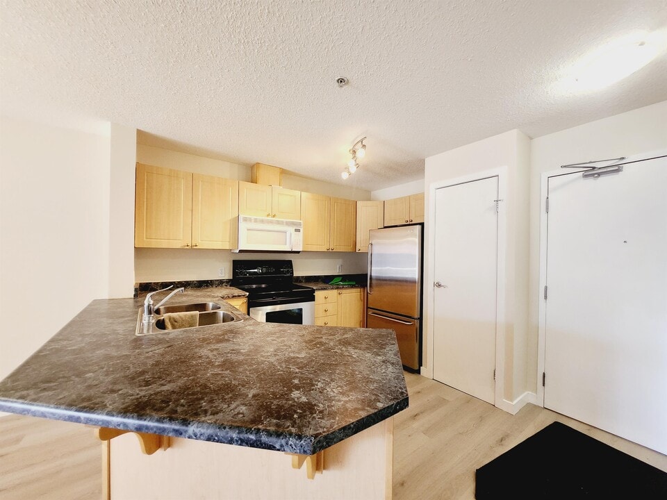4312 139 Ave NW in Edmonton, AB - Building Photo