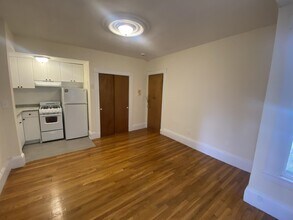 379 Harvard St, Unit 3 in Cambridge, MA - Foto de edificio - Building Photo