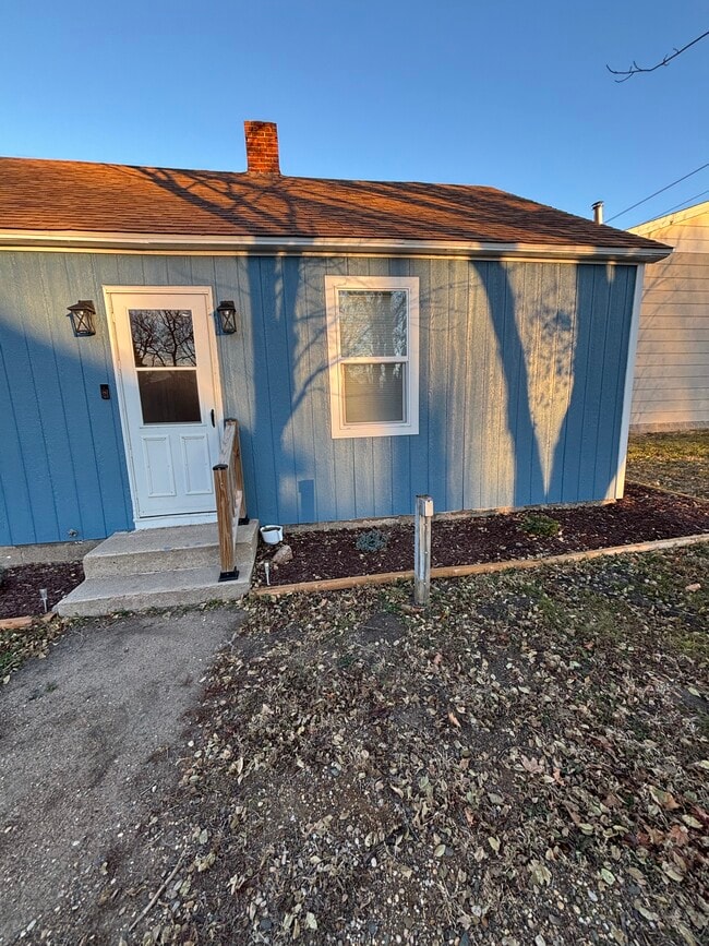 620 S Rowley St in Mitchell, SD - Foto de edificio - Building Photo