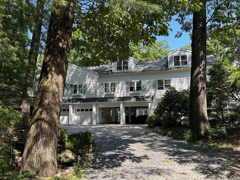 89 Florida Hill Rd, Unit LW in Ridgefield, CT - Building Photo