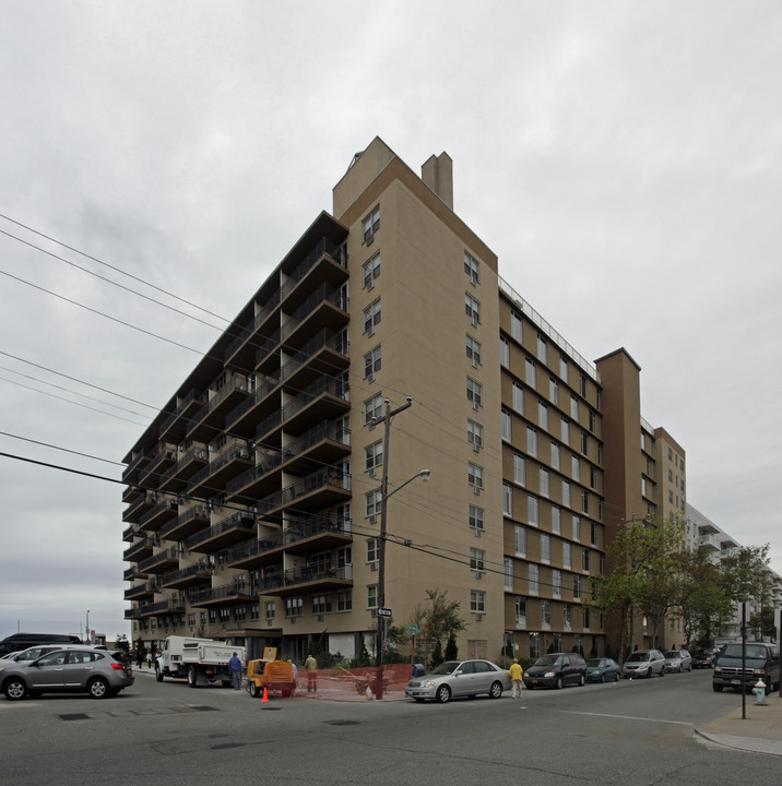 Neptune Towers in Long Beach, NY - Building Photo