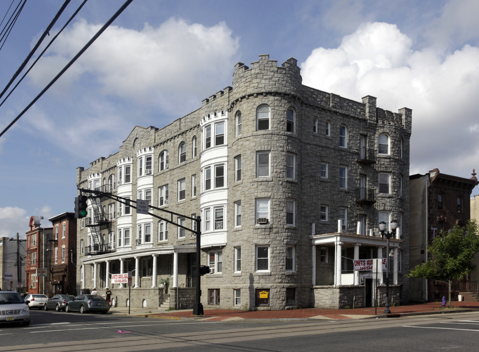 Castle Apartments in Camden, NJ - Building Photo