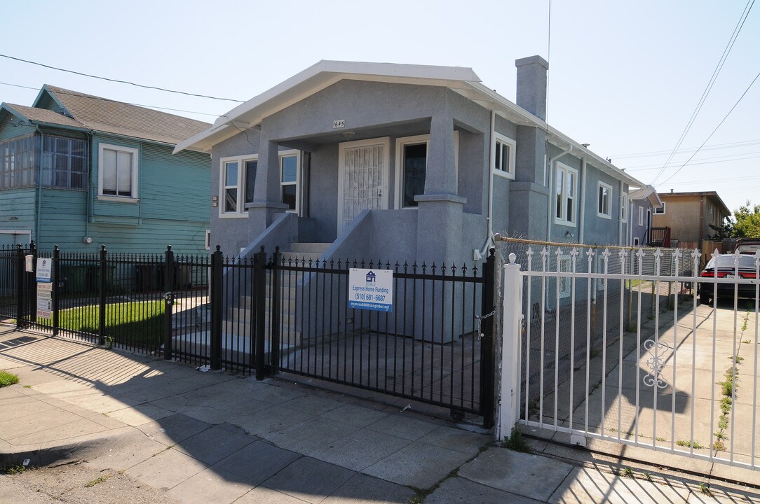 1645 51st Ave in Oakland, CA - Foto de edificio