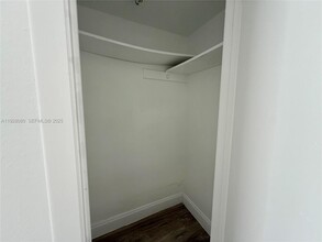 4086 N Pine Island Rd in Sunrise, FL - Building Photo - Building Photo