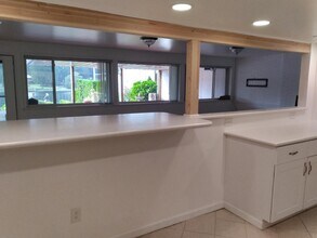 31265 E Lake Morton Dr SE, Unit Downstairs in Kent, WA - Building Photo - Building Photo