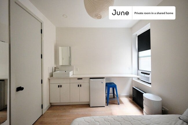 Room in Shared 3 bed/3 bath home in Queens, NY - Building Photo - Building Photo