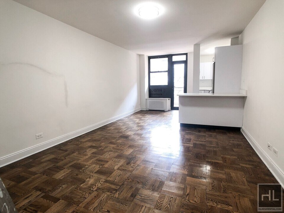 EAST 35 STREET in New York, NY - Building Photo