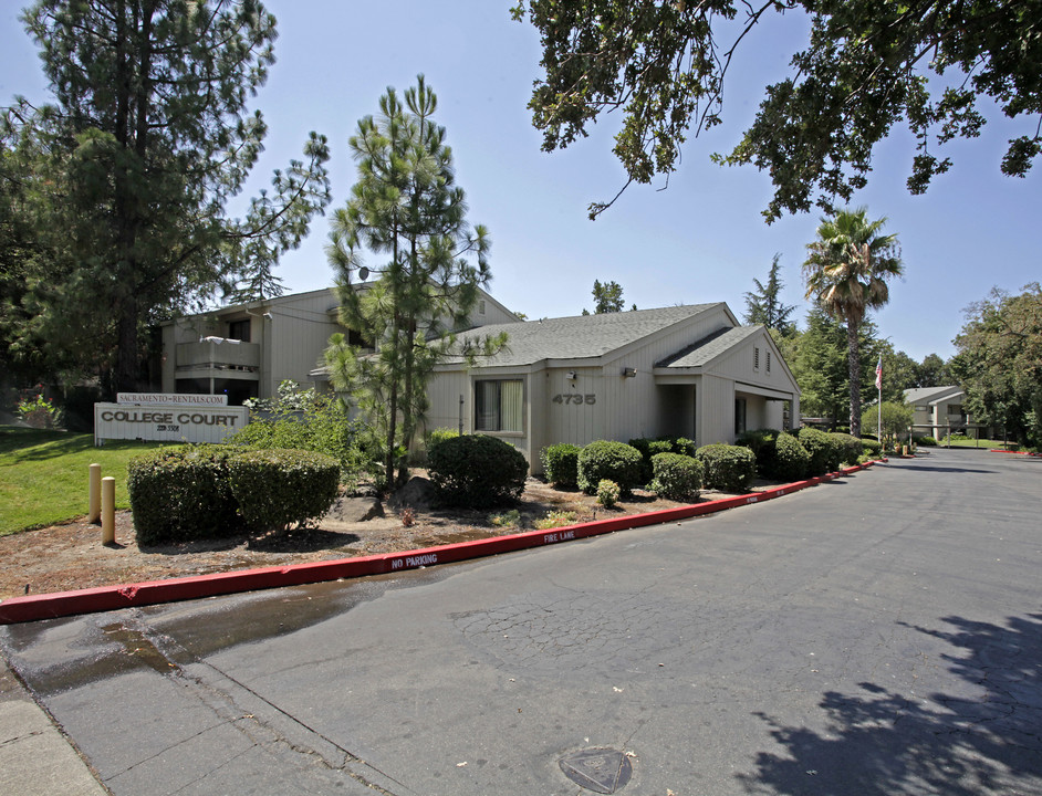 College Court Apartments in Sacramento, CA - Building Photo