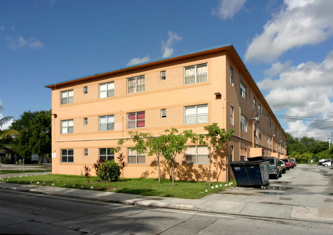 1310 NW 22nd Ave in Miami, FL - Foto de edificio - Building Photo