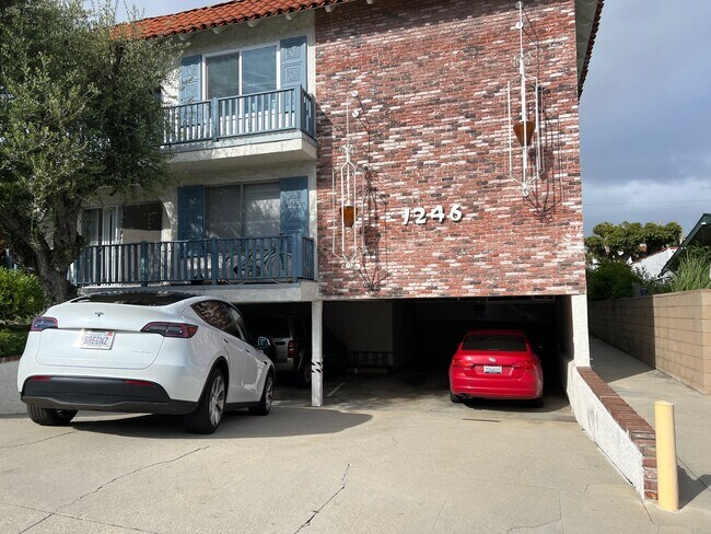 1246 Brockton Ave in Los Angeles, CA - Building Photo - Building Photo