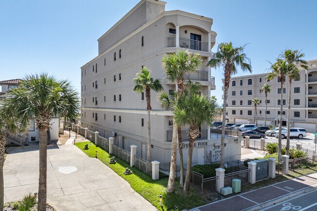 Avenue Four in Jacksonville Beach, FL - Building Photo - Building Photo