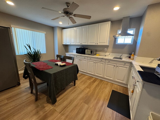 13895 Peach Grove Ln in Corona, CA - Building Photo - Building Photo