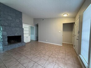 12310 Willow Wild Dr in Austin, TX - Building Photo - Building Photo