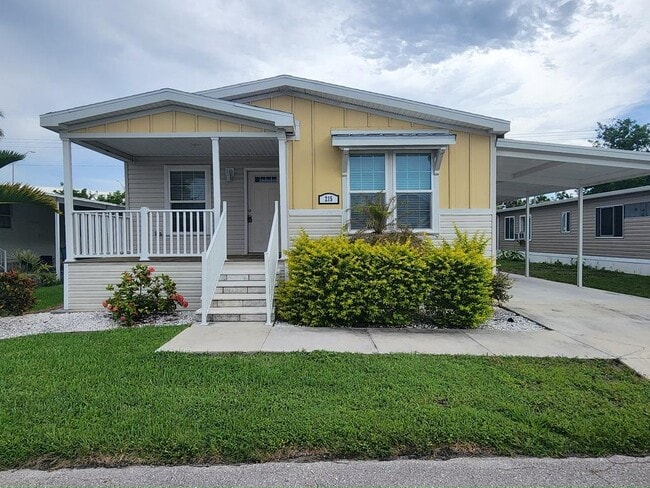 215 Caviller Ct in North Fort Myers, FL - Building Photo - Building Photo