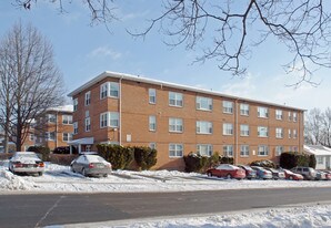 Hamilton Court Apartamentos