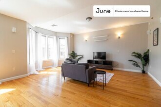 Private bedroom in 3 bed/1.5 bath Home in Boston, MA - Foto de edificio - Building Photo