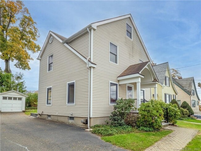 8 Maplewood Terrace in Norwalk, CT - Building Photo - Building Photo