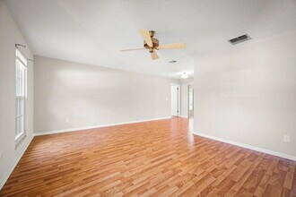 8568 Thims Ave in Jacksonville, FL - Building Photo - Building Photo