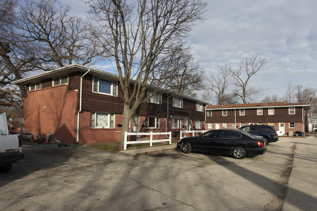 107-109 Pennsylvania Ave in Loves Park, IL - Building Photo