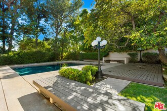 3621 Malibu Country Dr in Malibu, CA - Building Photo - Building Photo