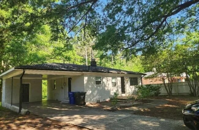 property at 626 N Hoover Rd