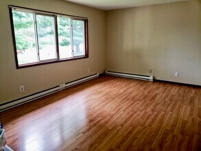 4140 Mary Pl in Eau Claire, WI - Foto de edificio - Building Photo