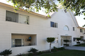 Roscoe Apartments in Los Angeles, CA - Building Photo - Building Photo