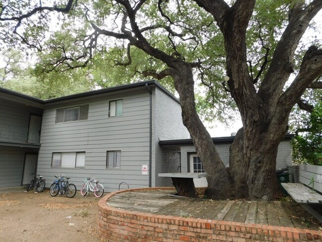 property at 803 W 28th St