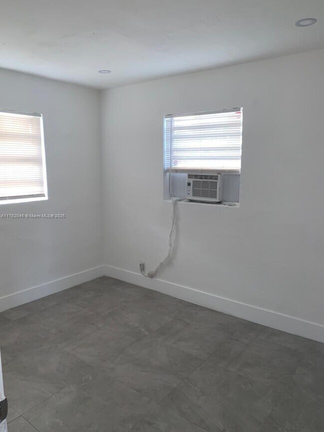 5740 Mayo St in Hollywood, FL - Building Photo - Building Photo